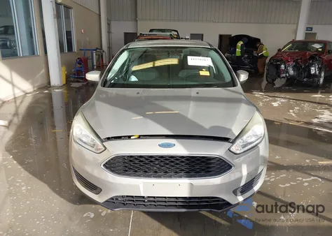 2016 Ford Focus Se z USA, uszkodzony, nr VIN 1FADP3F21GL340862